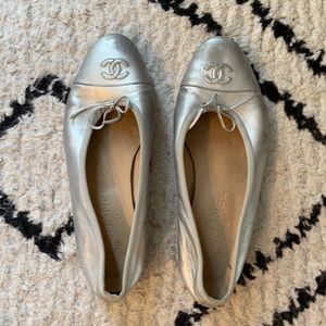 SOLD / ON HOLD Chanel metallic silver ballet flats 37.5